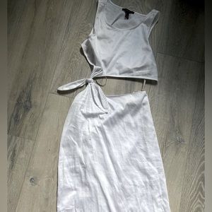 Women summer dress cut out in middle , never used size small Forever 21 dress,